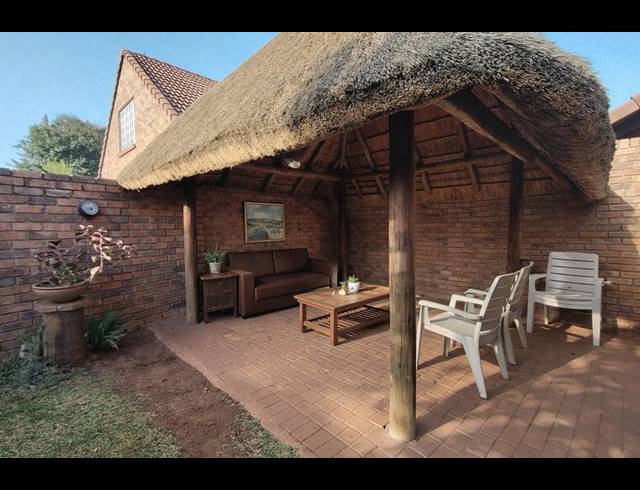 2 BEDROOM PROPERTY TO RENT IN DIE HOEWES